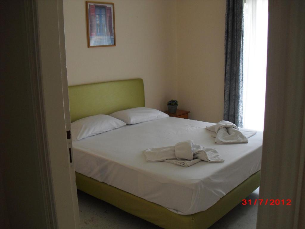 Kangaroo Hotel Mola Kalyva Phòng bức ảnh