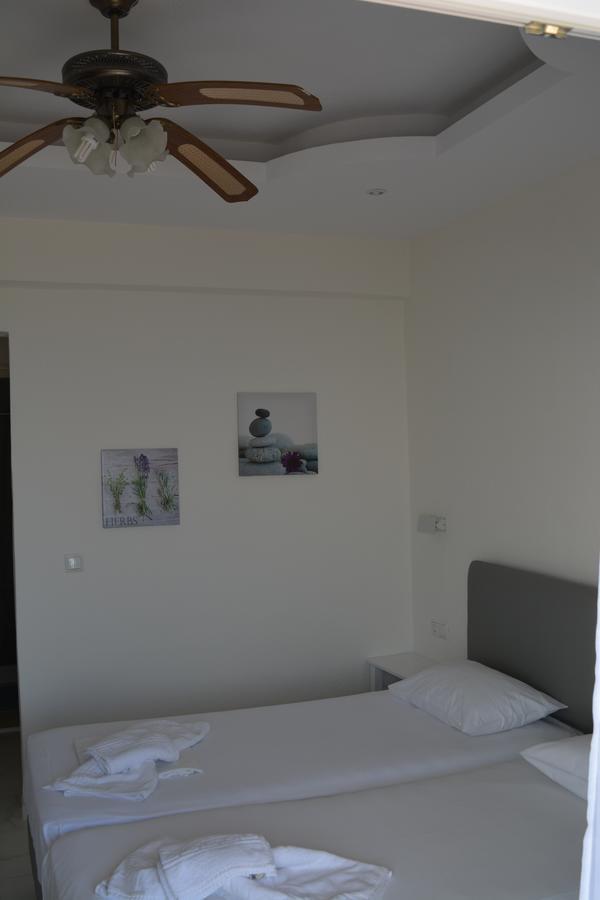 Kangaroo Hotel Mola Kalyva Ngoại thất bức ảnh