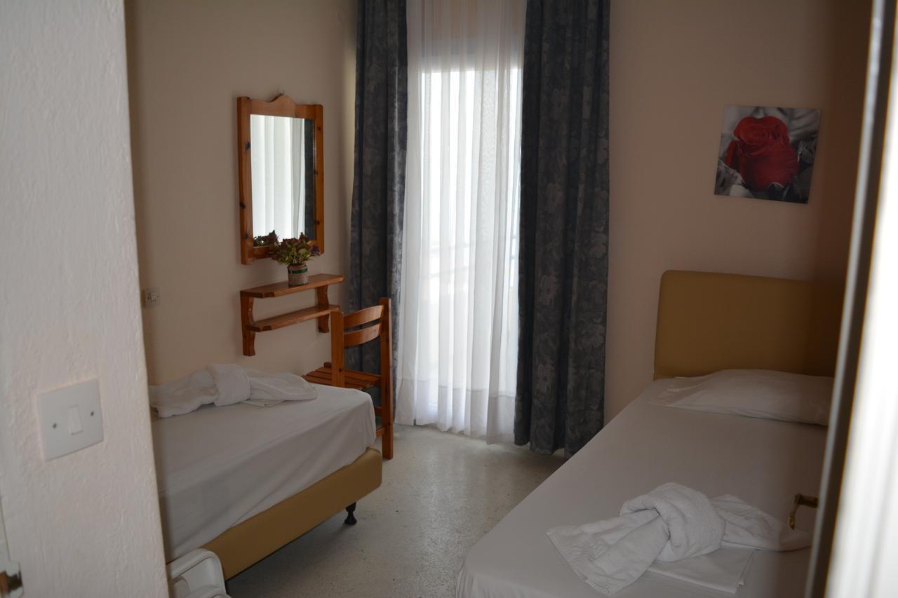 Kangaroo Hotel Mola Kalyva Ngoại thất bức ảnh